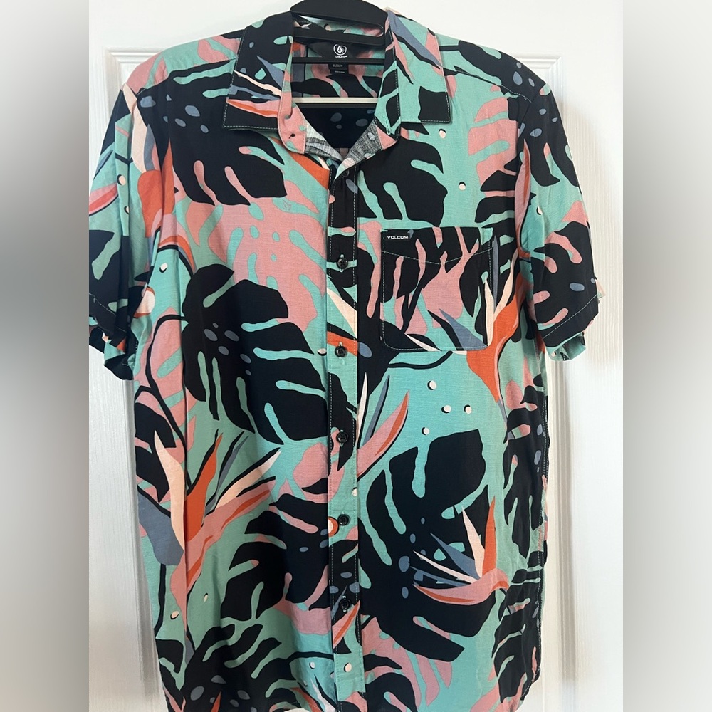 BNWOT Volcom Aloha Shirt